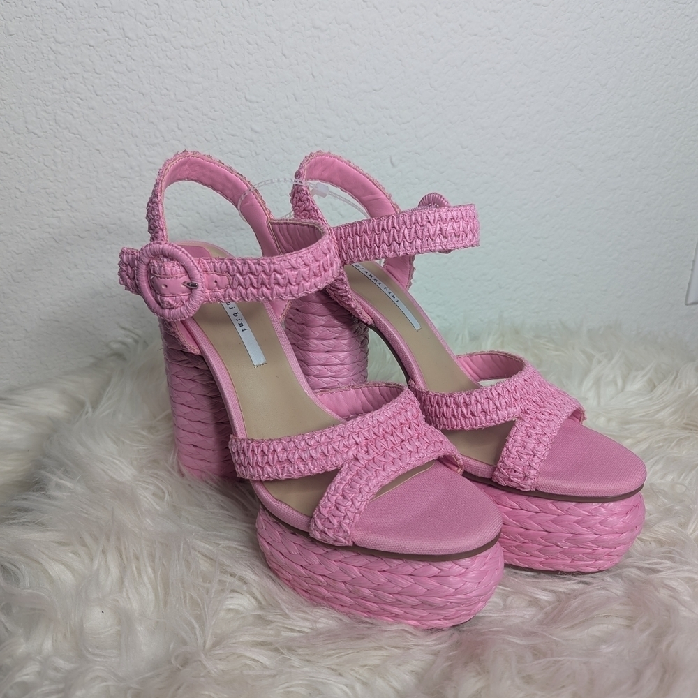 Gianni Bini Stylish Pink Platform Sandals - Picture 4 of 14